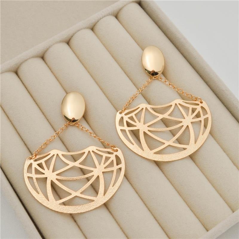 BRINCO FORTUNATO BASE COM CORRENTE E ACESSÓRIO TRABALHADO NO BRUTO