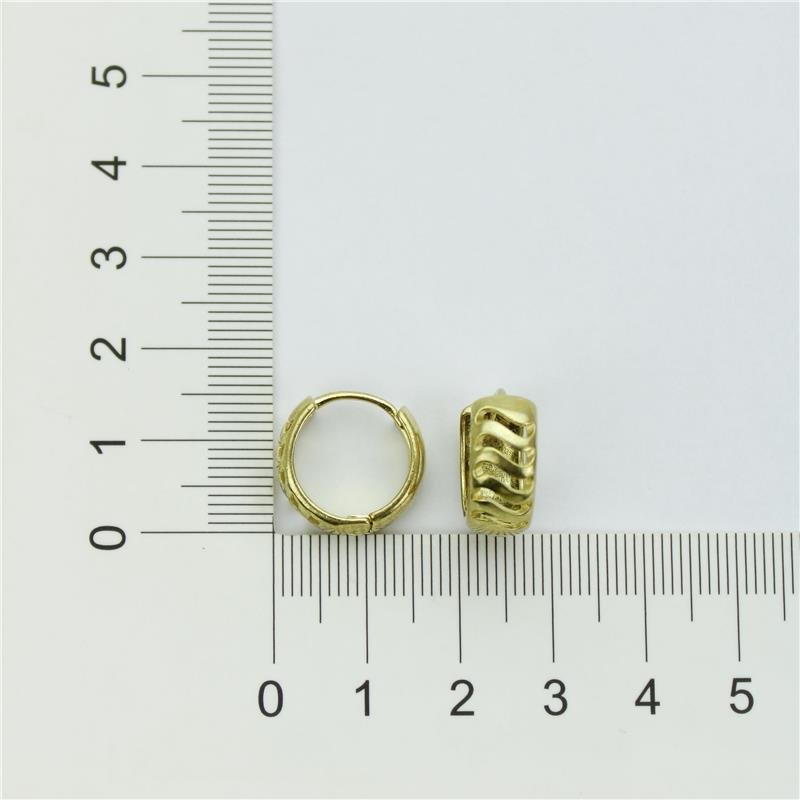 BRINCO FORTUNATO ARGOLINHA CLICK VAZADA COM LISTRAS ONDULADAS NO BRUTO