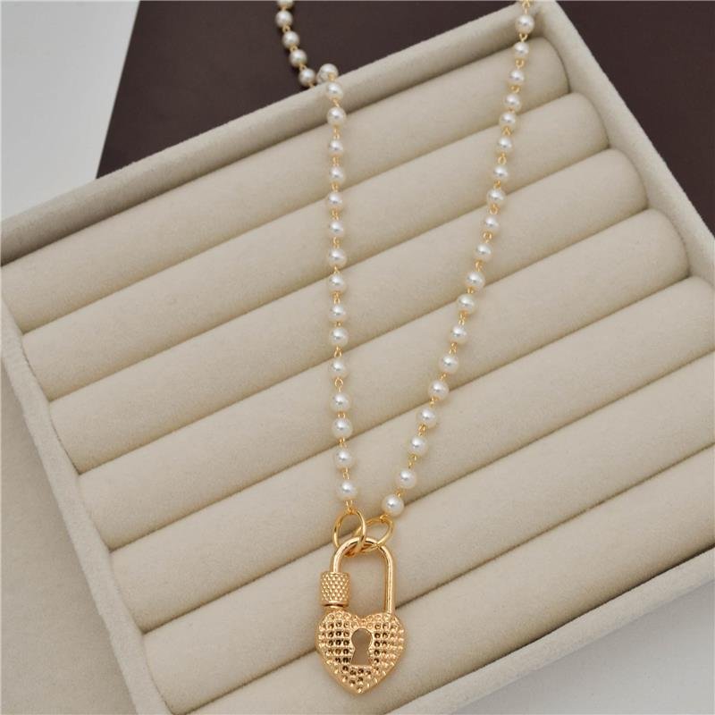 COLAR FORTUNATO PÉROLAS COM CADEADO DE CORAÇÃO NO BRUTO