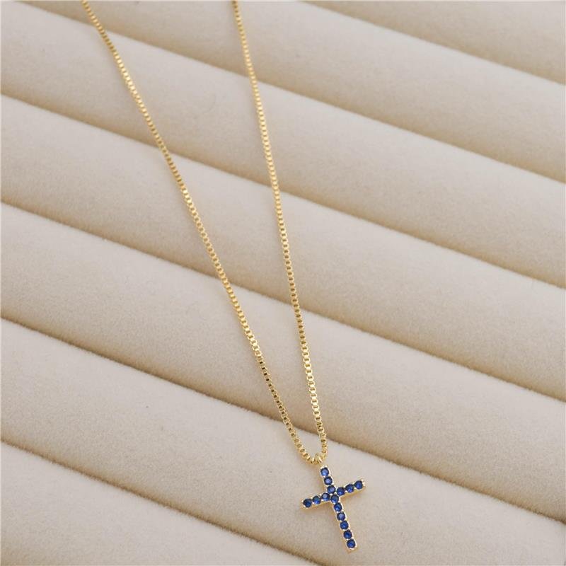COLAR FORTUNATO VENEZIANA COM PINGENTE DE CRUZ CRAVEJADO DE MICRO ZIRCÔNIA CAPRI BLUE NO BRUTO