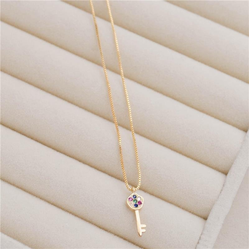 COLAR FORTUNATO VENEZIANA COM CHAVE CRAVEJADA ZIRCÔNIAS MULTICOLOR NO BRUTO