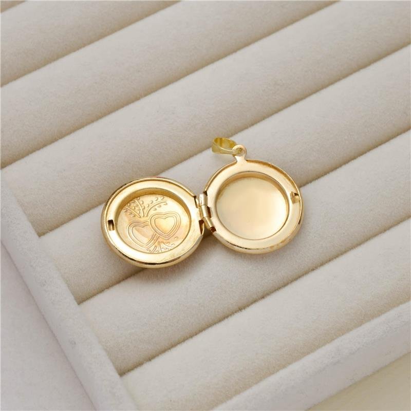 PINGENTE FORTUNATO RELICÁRIO REDONDO 20MM COM CORAÇÕES NO BRUTO